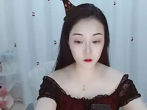 Snapshot of Angel-C chatting on 11-01-25, 01:40 Angel-C online show from 11-01-25, 01:40