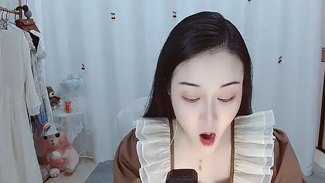 Snapshot of Angel-C chatting on 11-21-25, 01:37 Angel-C online show from 11-21-25, 01:37