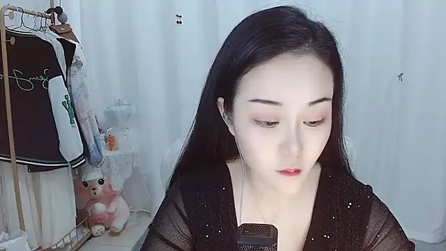 Snapshot of Angel-C chatting on 12-14-25, 01:33 Angel-C online show from 12-14-25, 01:33