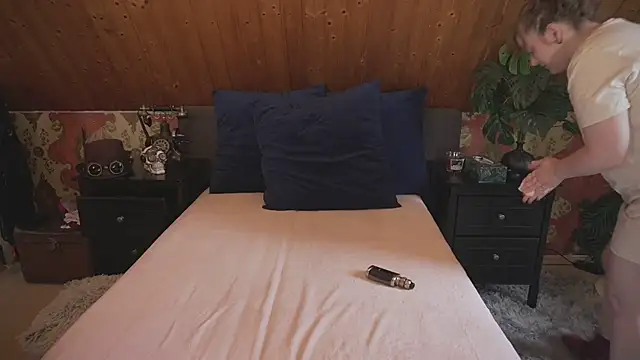 Snapshot of TessaWinter chatting on 05-17-26, 02:13 TessaWinter online show from 05-17-26, 02:13