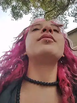 Snapshot of _Laary chatting on 12-21-25, 08:49 Laary online show from 12-21-25, 08:49