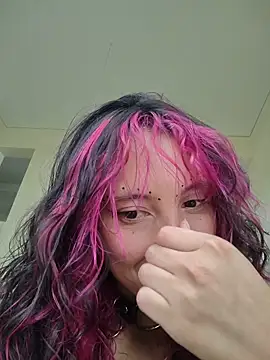 Snapshot of _Laary chatting on 02-10-26, 07:18 Laary online show from 02-10-26, 07:18