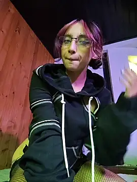 Snapshot of _Laary chatting on 03-09-26, 08:57 Laary online show from 03-09-26, 08:57