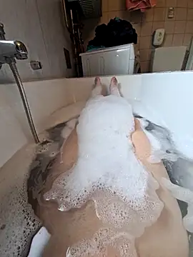 Snapshot of toeloverlive chatting on 09-23-25, 11:35 toeloverlive online show from 09-23-25, 11:35