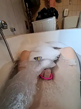 Snapshot of toeloverlive chatting on 10-09-25, 08:23 toeloverlive online show from 10-09-25, 08:23