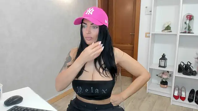 Snapshot of ElisaBaxter chatting on 09-28-25, 05:46 ElisaBaxter online show from 09-28-25, 05:46