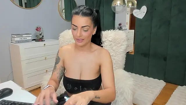 ElisaBaxter online show from 11-11-25, 04:01