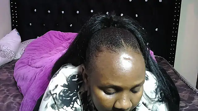 Snapshot of Toomuchbooty33 chatting on 10-30-25, 09:48 Toomuchbooty33 online show from 10-30-25, 09:48