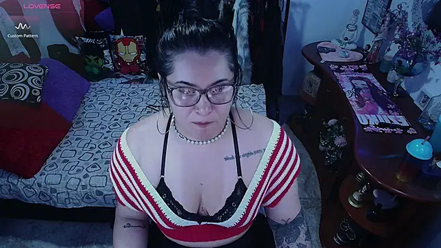 lufek23 online show from 09-19-25, 12:02