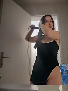 Snapshot of TheCinderella chatting on 02-03-25, 10:43 TheCinderella online show from 02-03-25, 10:43