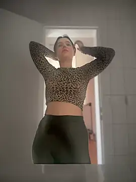 Snapshot of TheCinderella chatting on 02-25-25, 03:38 TheCinderella online show from 02-25-25, 03:38