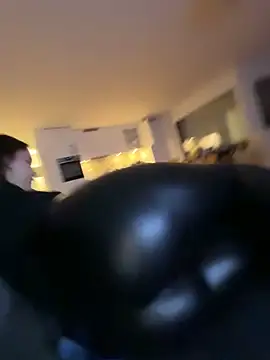 Snapshot of TheCinderella chatting on 11-17-25, 04:46 TheCinderella online show from 11-17-25, 04:46