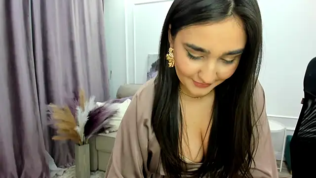 Snapshot of GoldenHeart_1 chatting on 02-22-25, 04:40 GoldenHeart 1 online show from 02-22-25, 04:40