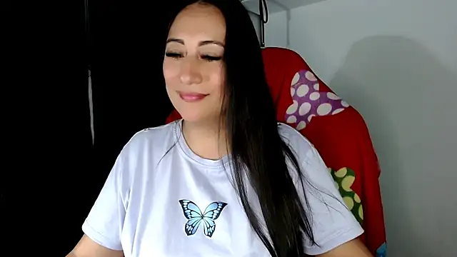 Snapshot of carolinalovee_ chatting on 01-16-25, 05:11 carolinalovee online show from 01-16-25, 05:11