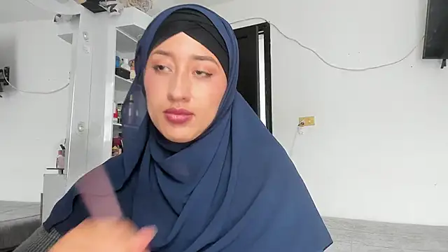 adila anich online show from 09-18-25, 05:37