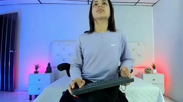 Aron cruz online show from 10-18-25, 01:12