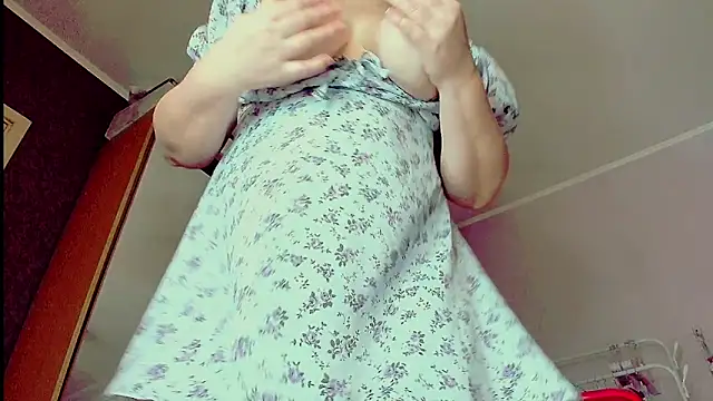 Snapshot of UrSexyMilf chatting on 12-19-24, 01:40 UrSexyMilf online show from 12-19-24, 01:40