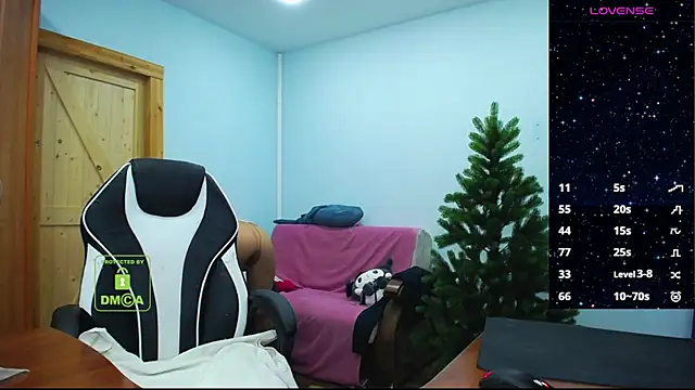 Snapshot of diamondjune chatting on 12-16-24, 01:21 diamondjune online show from 12-16-24, 01:21