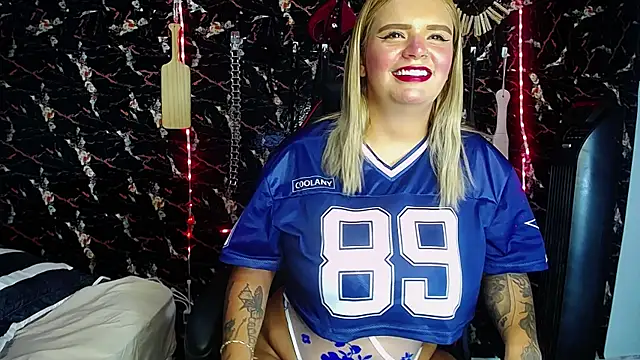 Snapshot of mia_boobs_hot chatting on 09-29-25, 09:30 mia boobs hot online show from 09-29-25, 09:30