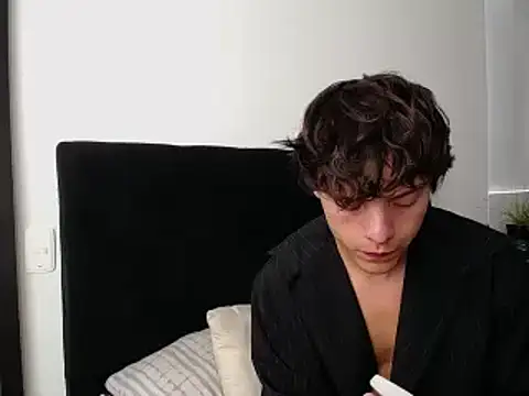 Santiago kiler online show from 12-30-24, 05:34