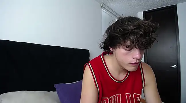 Santiago kiler online show from 02-27-25, 06:31