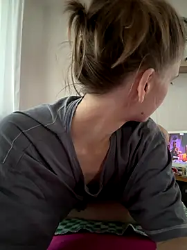 LeyaJohnson online show from 09-11-25, 02:39