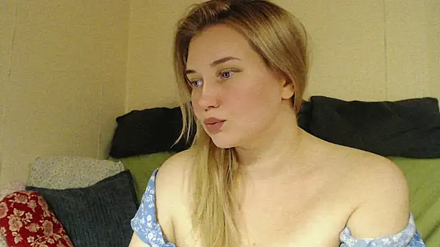 Snapshot of mmmPinUpGirl chatting on 10-17-25, 04:20 mmmPinUpGirl online show from 10-17-25, 04:20