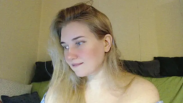 Snapshot of mmmPinUpGirl chatting on 12-21-25, 10:17 mmmPinUpGirl online show from 12-21-25, 10:17
