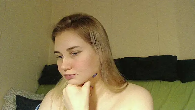 Snapshot of mmmPinUpGirl chatting on 01-10-26, 05:37 mmmPinUpGirl online show from 01-10-26, 05:37