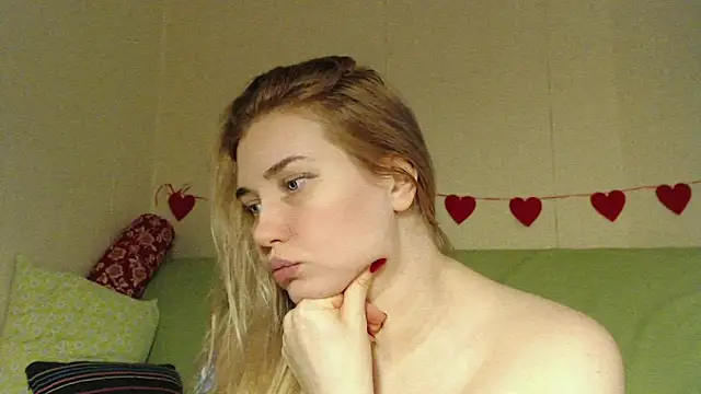 Snapshot of mmmPinUpGirl chatting on 02-19-26, 10:33 mmmPinUpGirl online show from 02-19-26, 10:33