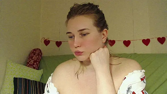 Snapshot of mmmPinUpGirl chatting on 02-28-26, 05:47 mmmPinUpGirl online show from 02-28-26, 05:47