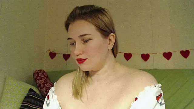 Snapshot of mmmPinUpGirl chatting on 03-01-26, 10:17 mmmPinUpGirl online show from 03-01-26, 10:17