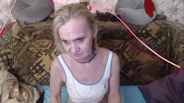 Snapshot of MissBekker chatting on 12-17-24, 09:17 MissBekker online show from 12-17-24, 09:17