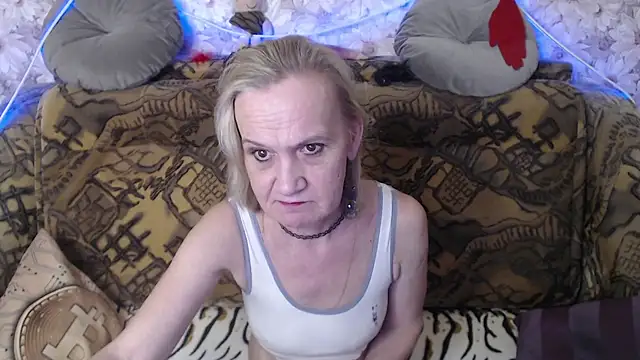 Snapshot of MissBekker chatting on 01-19-25, 10:06 MissBekker online show from 01-19-25, 10:06