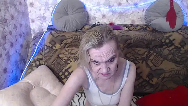 Snapshot of MissBekker chatting on 03-18-25, 11:20 MissBekker online show from 03-18-25, 11:20