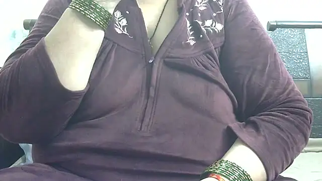 Snapshot of Kavya_XX chatting on 11-13-25, 04:17 Kavya XX online show from 11-13-25, 04:17