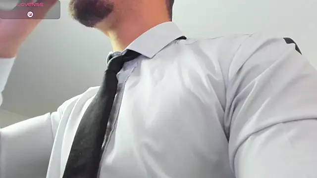 Snapshot of WilsonJules chatting on 10-05-25, 05:50 WilsonJules online show from 10-05-25, 05:50