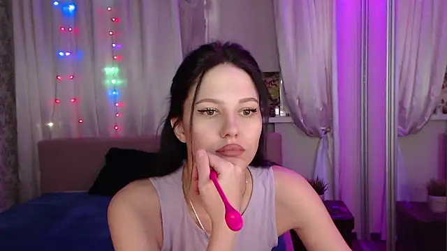 Snapshot of Zlata888 chatting on 03-06-25, 07:47 Zlata888 online show from 03-06-25, 07:47