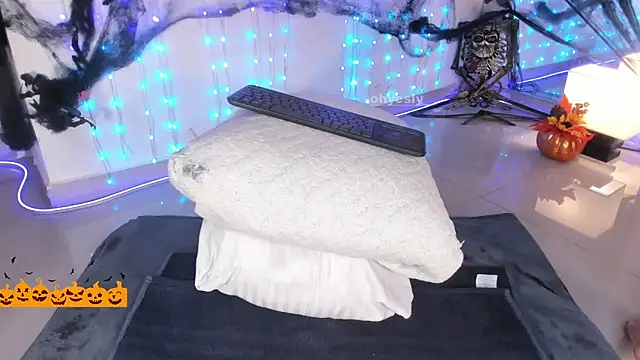 ohyesly  online show from 10-27-25, 10:58