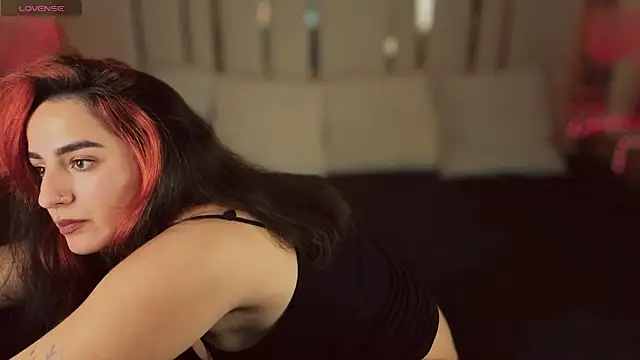 Daphne Moss online show from 11-16-25, 02:22