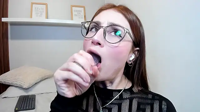 Snapshot of LANA-JONNES chatting on 05-19-26, 02:18 LANA-JONNES online show from 05-19-26, 02:18
