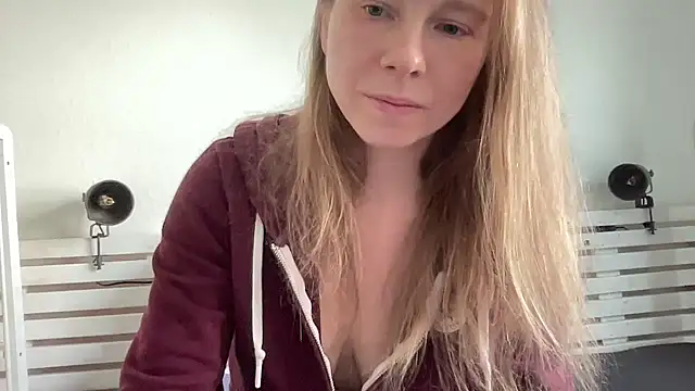 Snapshot of SweetLucy96 chatting on 12-24-24, 09:28 SweetLucy96 online show from 12-24-24, 09:28