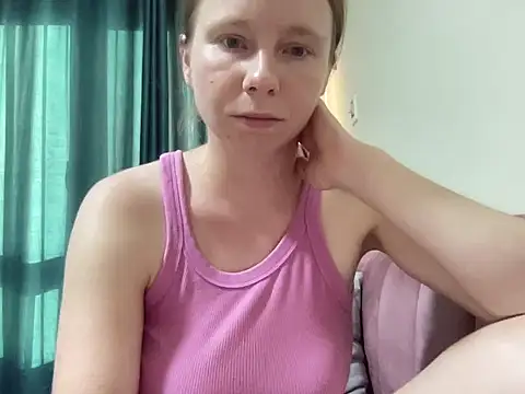 Snapshot of SweetLucy96 chatting on 10-27-25, 01:04 SweetLucy96 online show from 10-27-25, 01:04