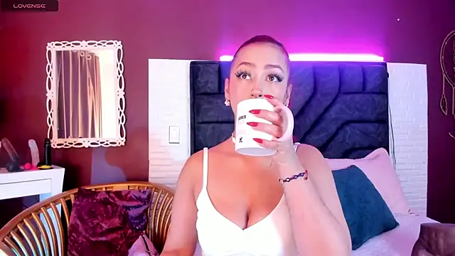 Mia-Bloom online show from 01-24-25, 03:11