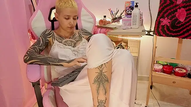 goddess vee  online show from 04-25-26, 11:35