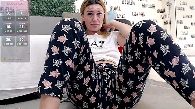 sweetdaiana23 online show from 03-10-25, 12:40