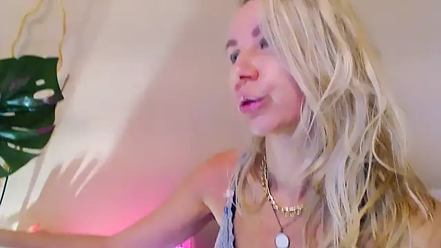 Snapshot of OLIVIA_CANDY chatting on 06-01-26, 05:09 OLIVIA CANDY online show from 06-01-26, 05:09