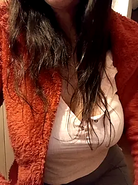 Snapshot of eva750 chatting on 12-10-24, 05:00 eva750 online show from 12-10-24, 05:00