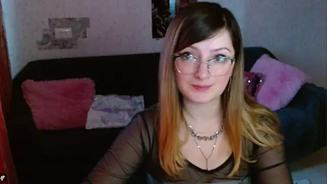 Snapshot of Arielsssplash chatting on 11-26-25, 08:04 Arielsssplash online show from 11-26-25, 08:04