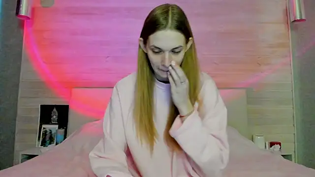 molly hunt  online show from 02-25-26, 03:49